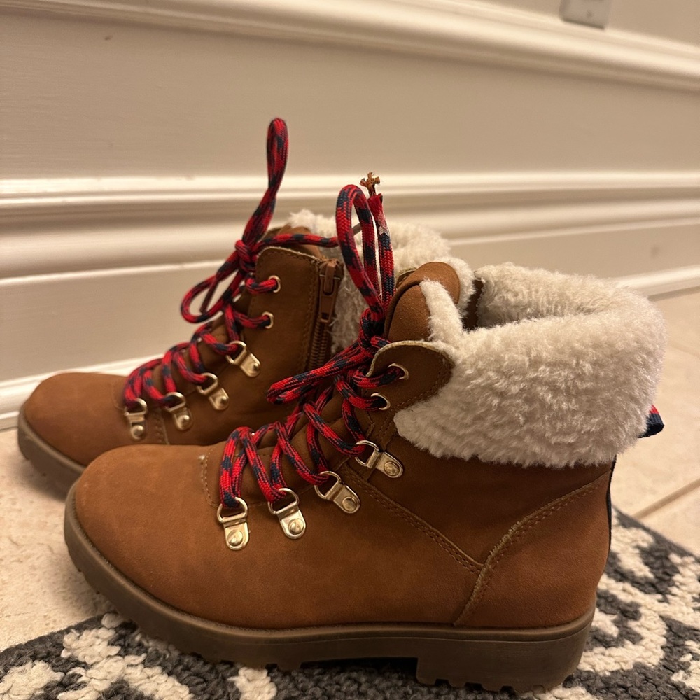 Steve Madden Sherpa edged hiking boots, size 2, worn once.